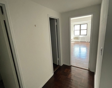 East 57 Street - Photo Thumbnail 13