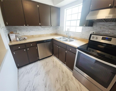 14422 Reuter Strasse Circle - Photo Thumbnail 8