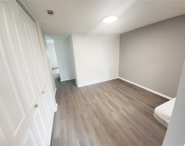 14422 Reuter Strasse Circle - Photo Thumbnail 9