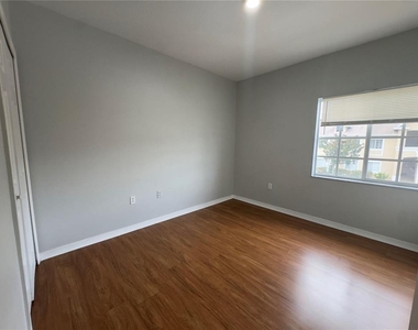 9507 Amberdale Court - Photo Thumbnail 12