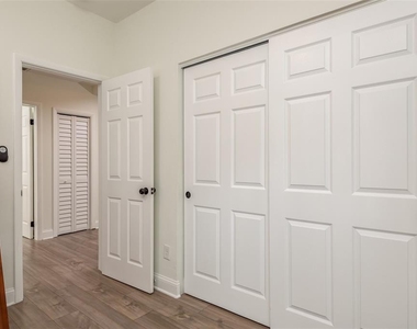 206 W Warren Avenue - Photo Thumbnail 31