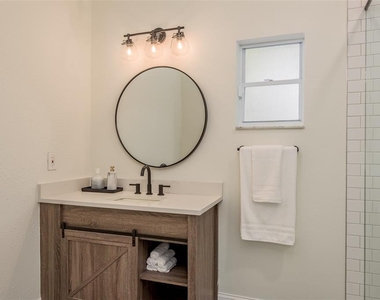 206 W Warren Avenue - Photo Thumbnail 21