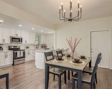 206 W Warren Avenue - Photo Thumbnail 14
