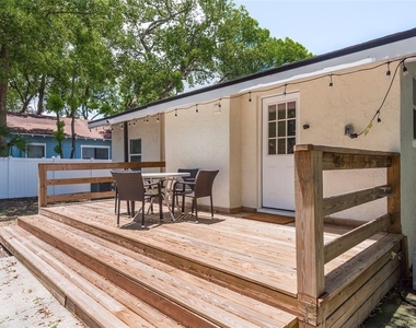 206 W Warren Avenue - Photo Thumbnail 2