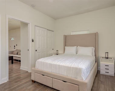 206 W Warren Avenue - Photo Thumbnail 19