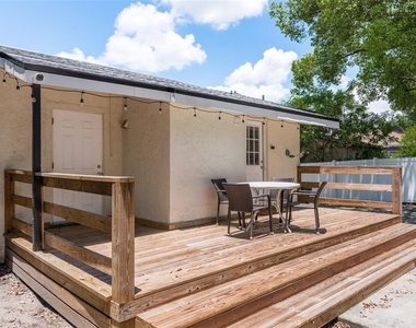 206 W Warren Avenue - Photo Thumbnail 3