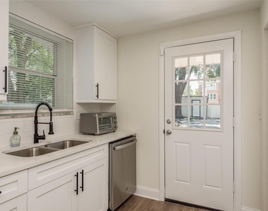 206 W Warren Avenue - Photo Thumbnail 11