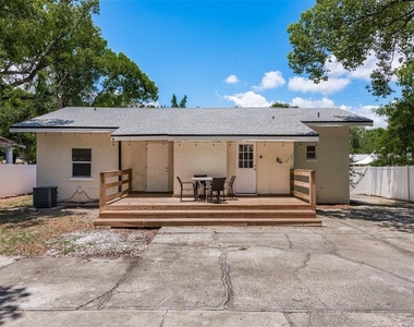 206 W Warren Avenue - Photo Thumbnail 4