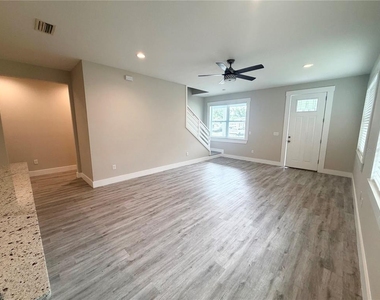 2125 W Saint Joseph Street - Photo Thumbnail 8
