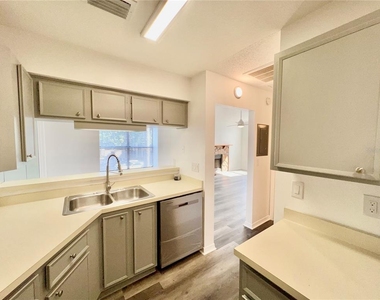 4025 Angel Oak Court - Photo Thumbnail 15
