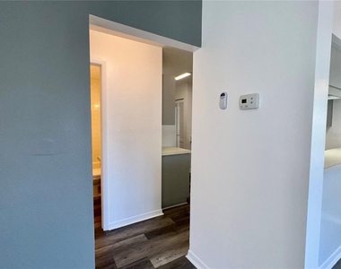 4025 Angel Oak Court - Photo Thumbnail 10