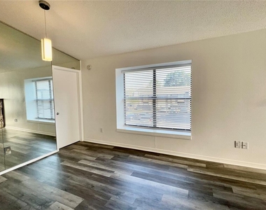 4025 Angel Oak Court - Photo Thumbnail 8