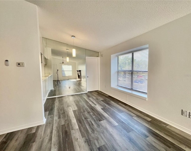 4025 Angel Oak Court - Photo Thumbnail 6