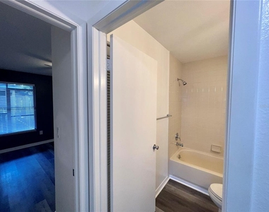 4025 Angel Oak Court - Photo Thumbnail 17