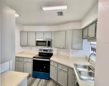 4025 Angel Oak Court - Photo Thumbnail 11