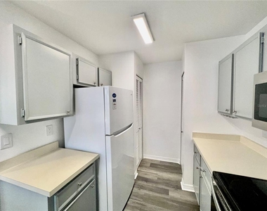 4025 Angel Oak Court - Photo Thumbnail 13