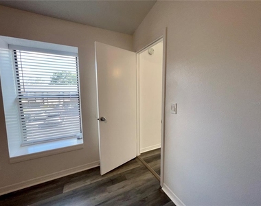 4025 Angel Oak Court - Photo Thumbnail 39
