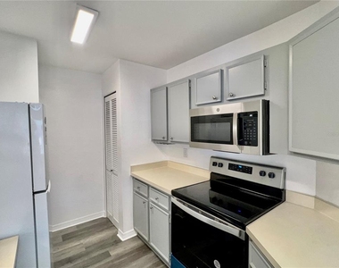 4025 Angel Oak Court - Photo Thumbnail 12
