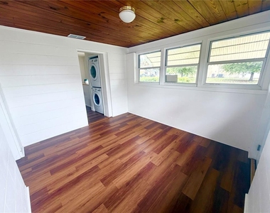 1502 W Grace Street - Photo Thumbnail 7