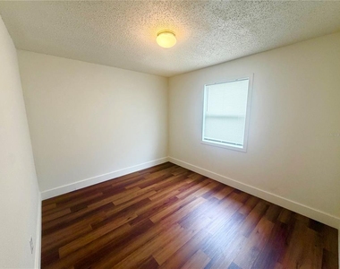 1502 W Grace Street - Photo Thumbnail 16