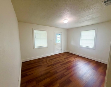 1502 W Grace Street - Photo Thumbnail 9