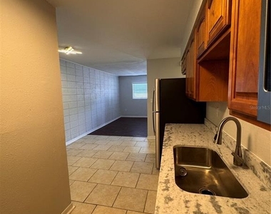 121 E Patterson Street - Photo Thumbnail 3
