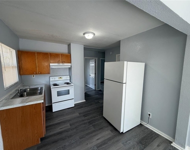 1748 2nd Street Ne - Photo Thumbnail 2