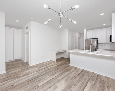 915 E 15th Avenue - Photo Thumbnail 13