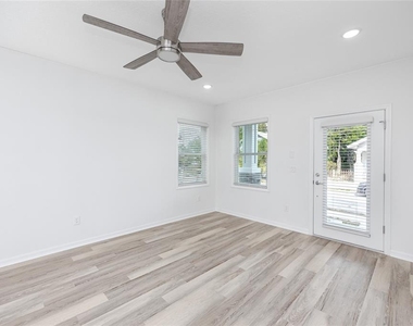 915 E 15th Avenue - Photo Thumbnail 10