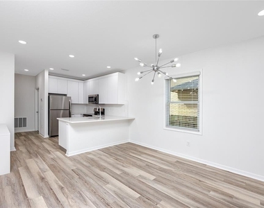 915 E 15th Avenue - Photo Thumbnail 12