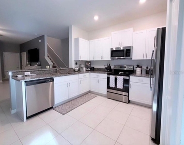 6047 Acara Lane - Photo Thumbnail 3