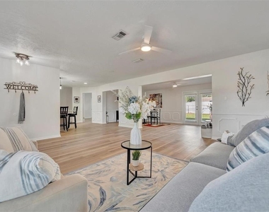 6209 Flamingo Drive - Photo Thumbnail 7