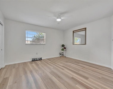 6209 Flamingo Drive - Photo Thumbnail 17