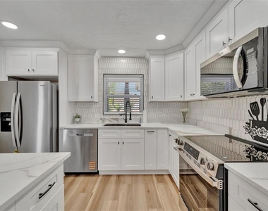 6209 Flamingo Drive - Photo Thumbnail 11