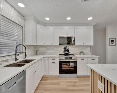 6209 Flamingo Drive - Photo Thumbnail 13