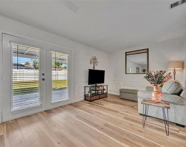 6209 Flamingo Drive - Photo Thumbnail 18