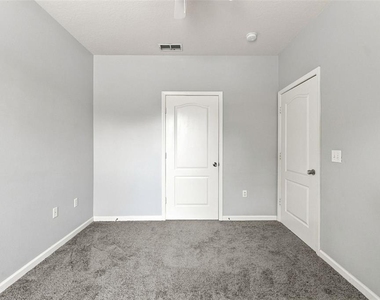 10436 Villa View Circle - Photo Thumbnail 23