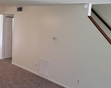 16106 Sagebrush Road - Photo Thumbnail 4