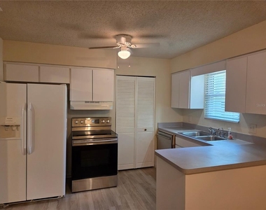 5809 J G Rogers Lane - Photo Thumbnail 11