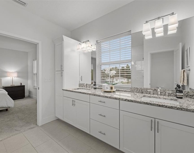 6615 S Manhattan Avenue - Photo Thumbnail 17