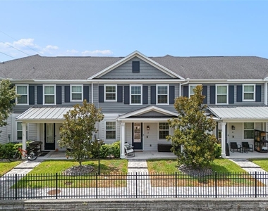 6615 S Manhattan Avenue - Photo Thumbnail 1