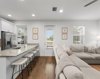 6615 S Manhattan Avenue - Photo Thumbnail 8