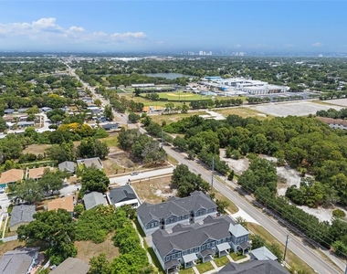 6615 S Manhattan Avenue - Photo Thumbnail 2