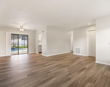 423 Van Reed Manor Drive - Photo Thumbnail 1