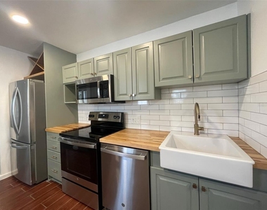 4221 Burlington Avenue N - Photo Thumbnail 6