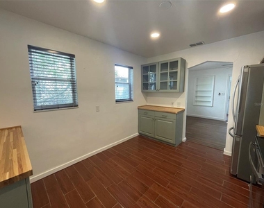 4221 Burlington Avenue N - Photo Thumbnail 7