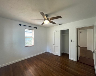 4221 Burlington Avenue N - Photo Thumbnail 21
