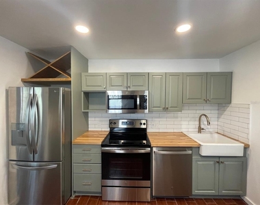 4221 Burlington Avenue N - Photo Thumbnail 5