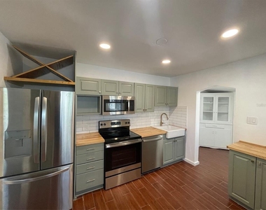 4221 Burlington Avenue N - Photo Thumbnail 3