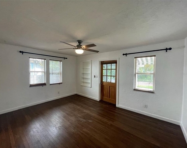 4221 Burlington Avenue N - Photo Thumbnail 12